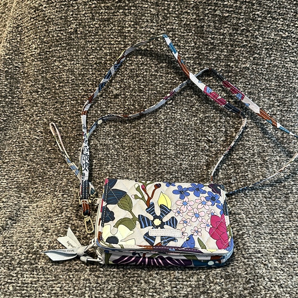 Barely used Vera Bradley RFID all in one wristlet and crossbody